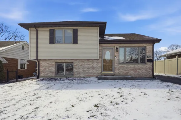 $389,999 | 5905 Superior Street, Berkeley, IL 60163