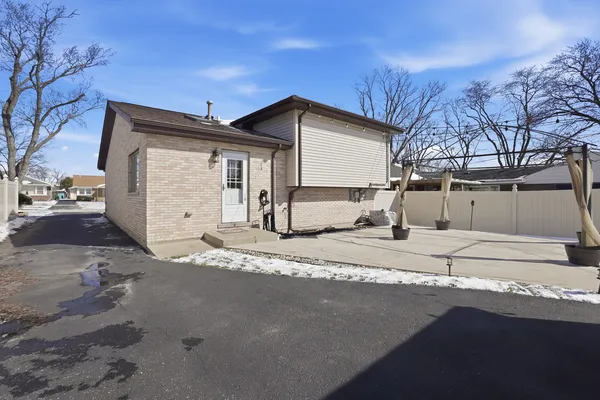 $389,999 | 5905 Superior Street, Berkeley, IL 60163