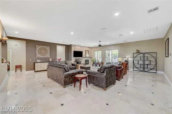 $9,500 | 2101 Grand Island Court, Las Vegas, NV 89117