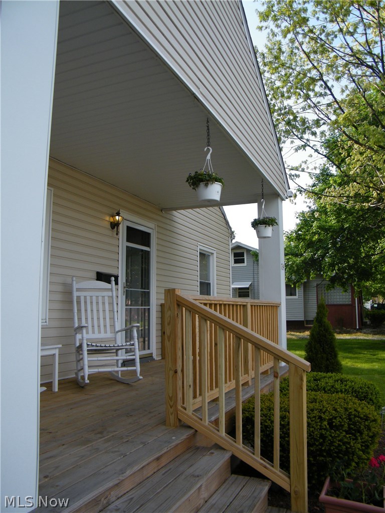 734 Ranney Street Akron, OH 44310 - Photo 8 of 31 Large front porch.