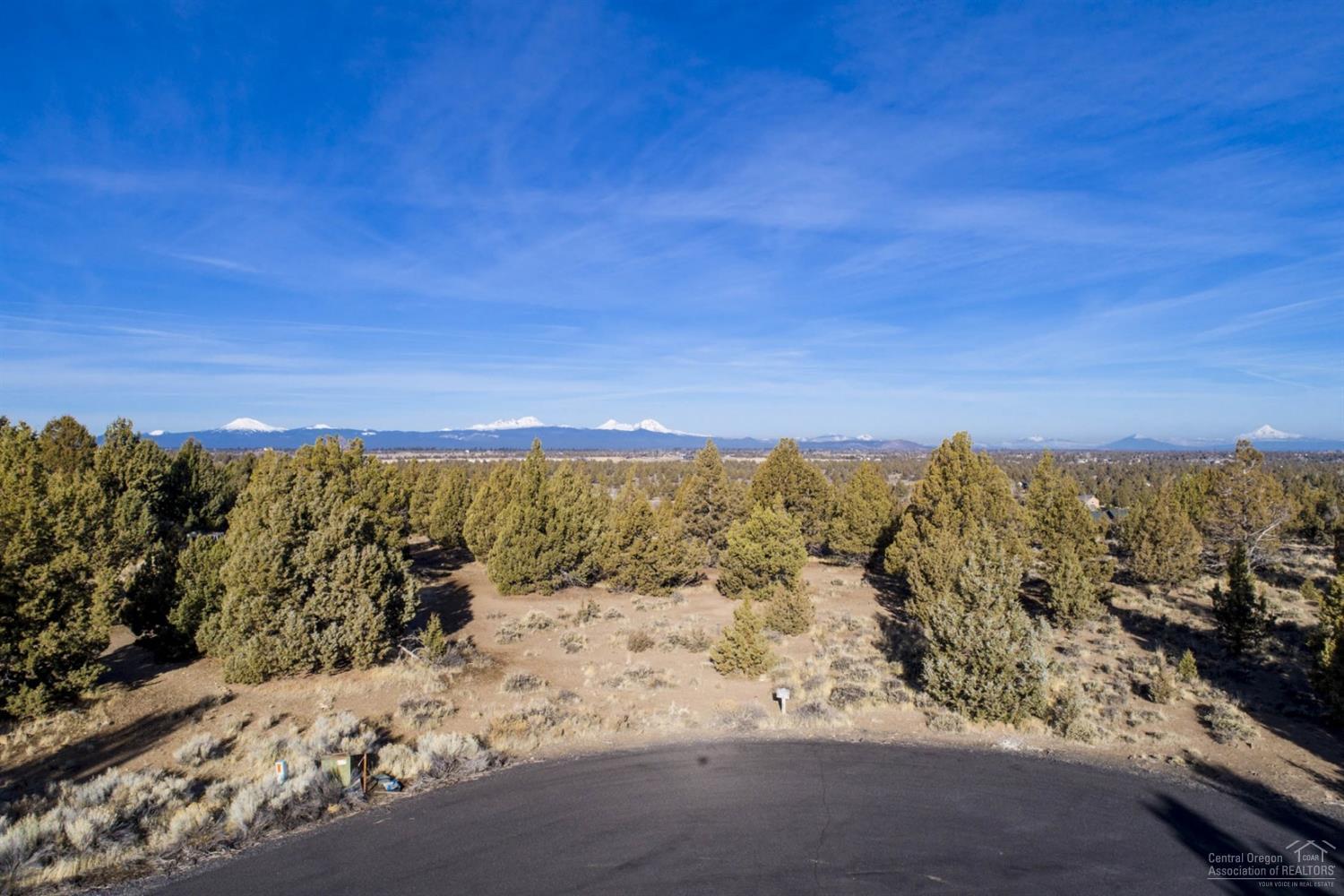 60485 Sun Ridge Bend, OR 97702 - Photo 1 of 25 Primary Photo