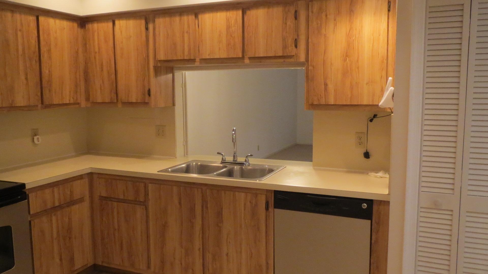 2 Ridge Pointe Drive, Unit C Boynton Beach, FL 33435 - Photo 2 of 8 Kitchen