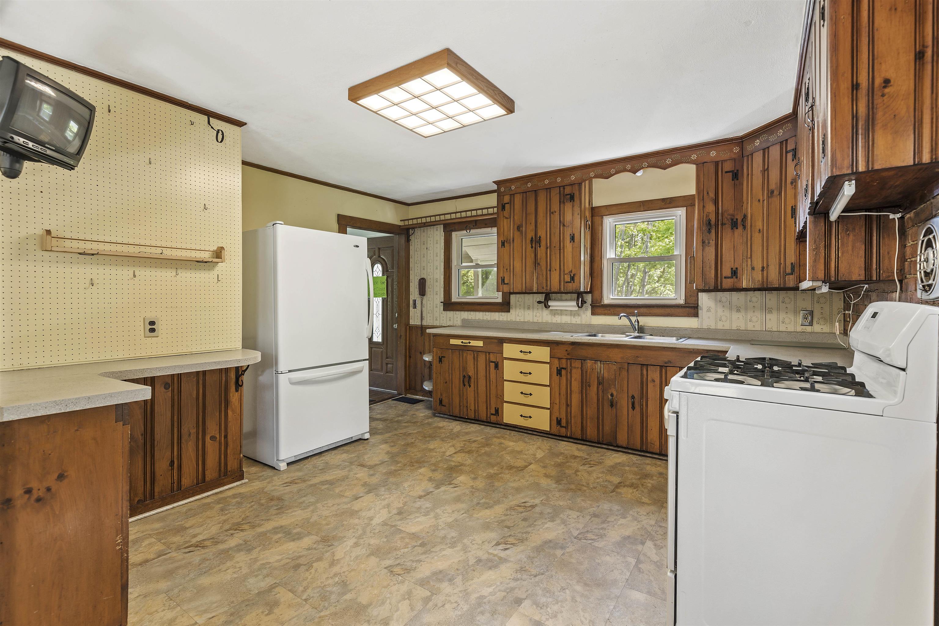 52 Hoadley Road Belmont, NH 03220 - Photo 8 of 36 Gallery Image 8