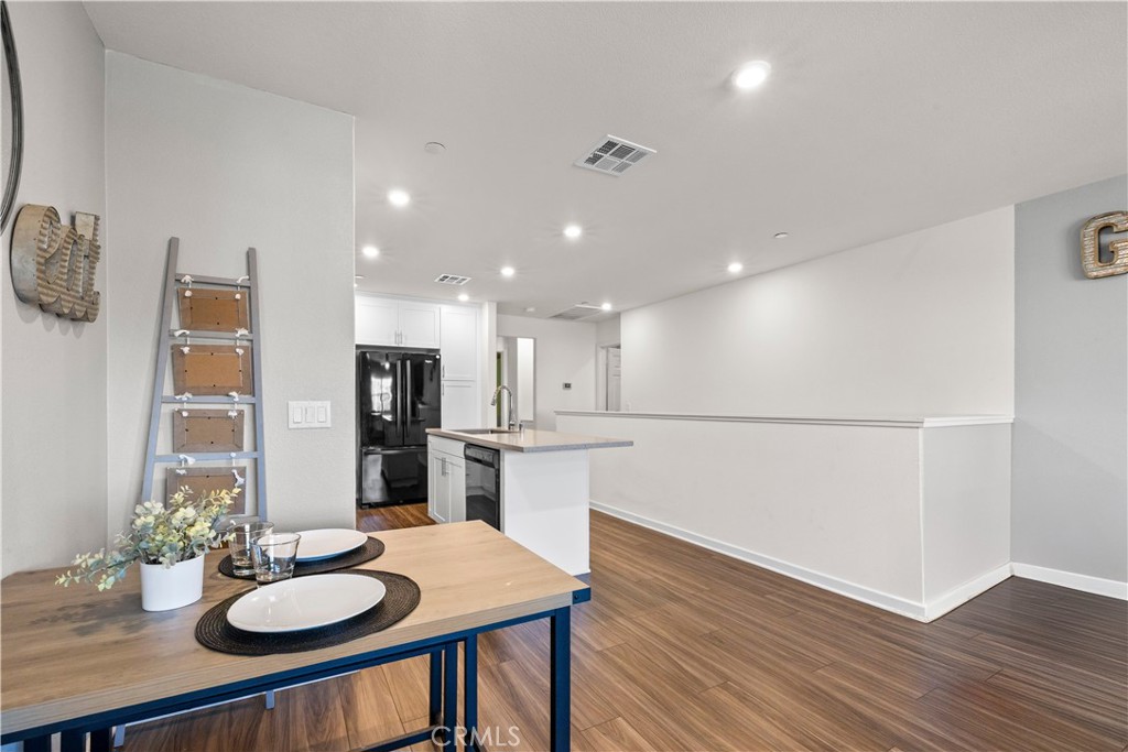1037 West Clover Avenue Rialto, CA 92376 - Photo 8 of 30