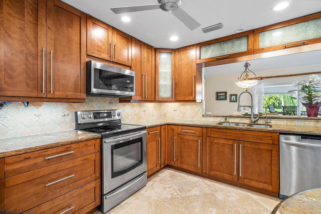 9435 Burlington Place Boca Raton, FL 33434 - Photo 12 of 49 009-9435BurlingtonPlace-BocaRaton-FL-334