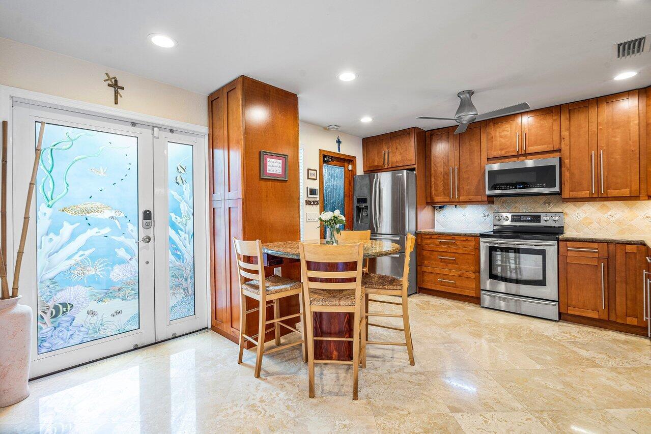 9435 Burlington Place Boca Raton, FL 33434 - Photo 9 of 49 006-9435BurlingtonPlace-BocaRaton-FL-334