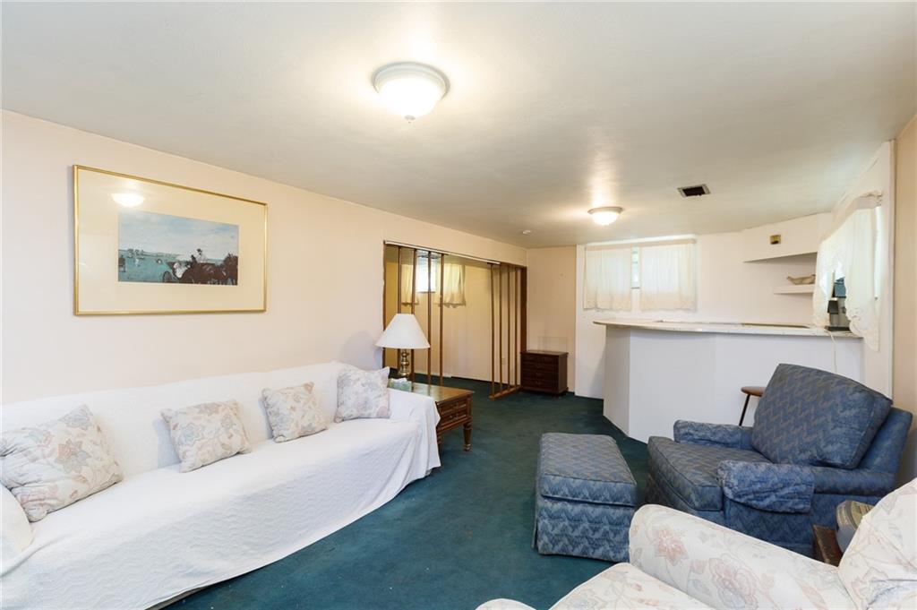 528 MacBeth Drive Pittsburgh, PA 15235 - Photo 12 of 20 a living room with furniture and a couch