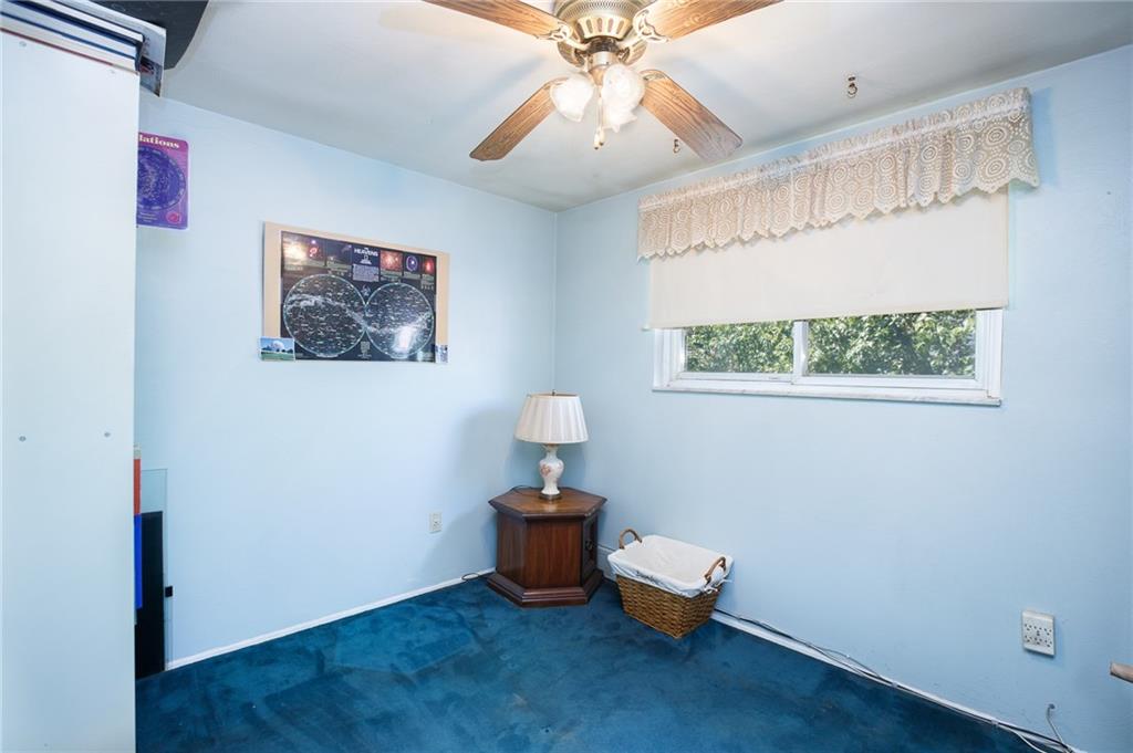 528 MacBeth Drive Pittsburgh, PA 15235 - Photo 9 of 20 a room with furniture and a window