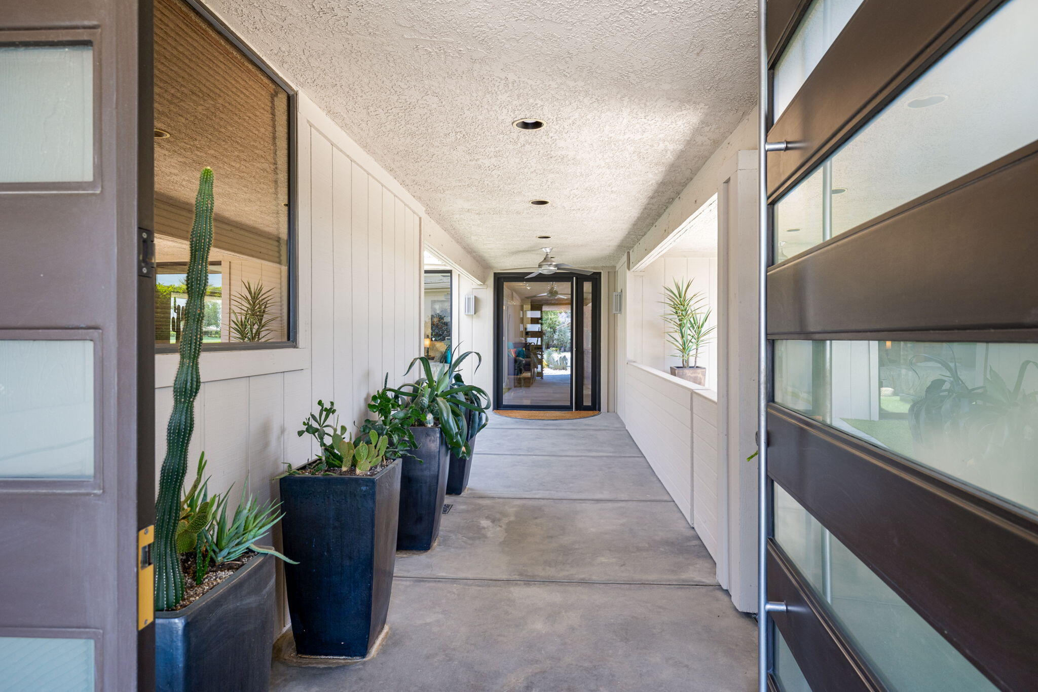 4 Barnard Court Rancho Mirage, CA 92270 - Photo 2 of 62 6-web-or-mls-AM4A0105