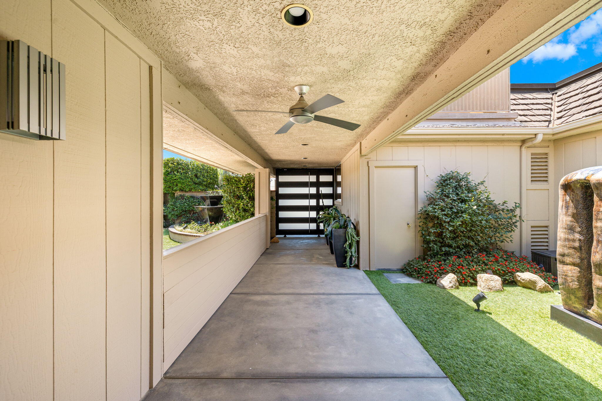 4 Barnard Court Rancho Mirage, CA 92270 - Photo 5 of 62 a view of a porch