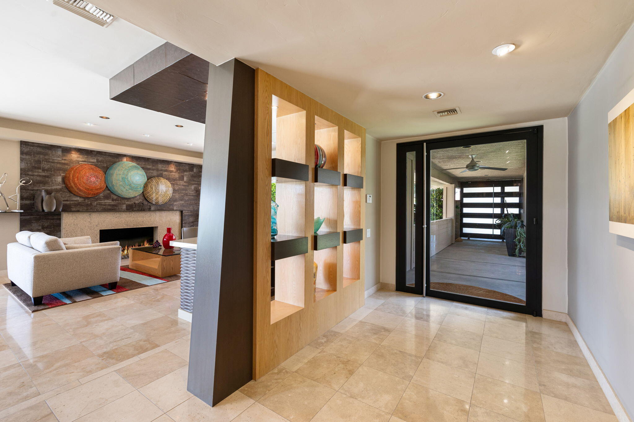 4 Barnard Court Rancho Mirage, CA 92270 - Photo 6 of 62 a view of an entryway and livingroom