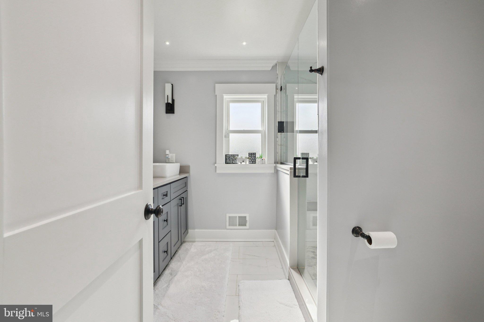 306 Minute Arms Road Union, NJ 07083 - Photo 12 of 27 Main Floor Full Bath