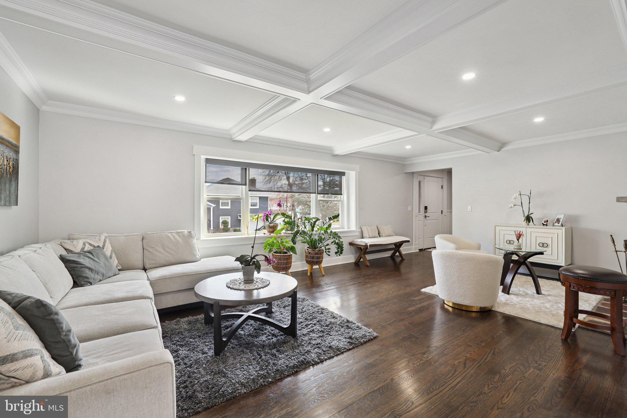 306 Minute Arms Road Union, NJ 07083 - Photo 7 of 27 Living Room