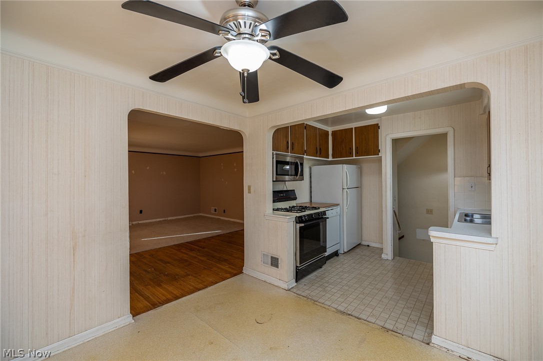 4206 Redfern Road Parma, OH 44134 - Photo 12 of 35