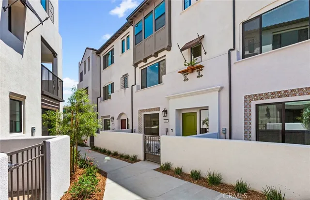 $1,239,990 | 149 Bridle Drive, Burbank, CA 91506