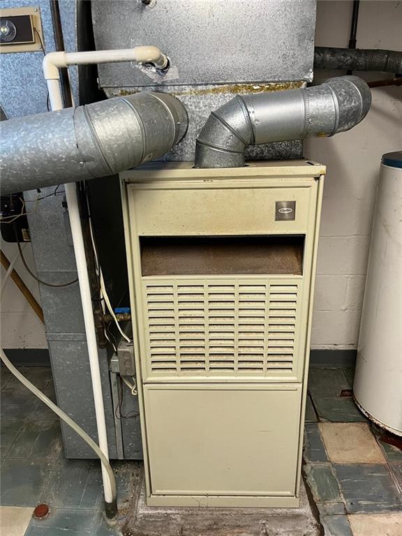498 Highview Road Pittsburgh, PA 15228 - Photo 18 of 23 a closeup of a washer and dryer