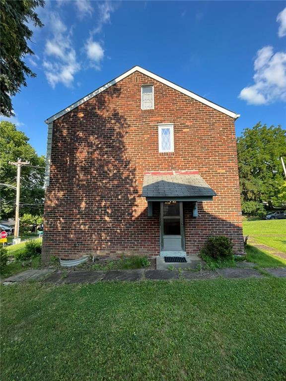 498 Highview Road Pittsburgh, PA 15228 - Photo 4 of 23 a front view of a house with garden