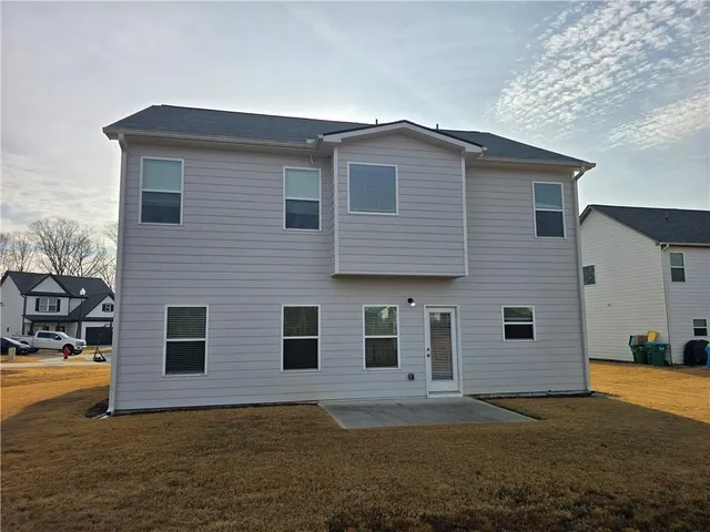 a view of a house with a backyard