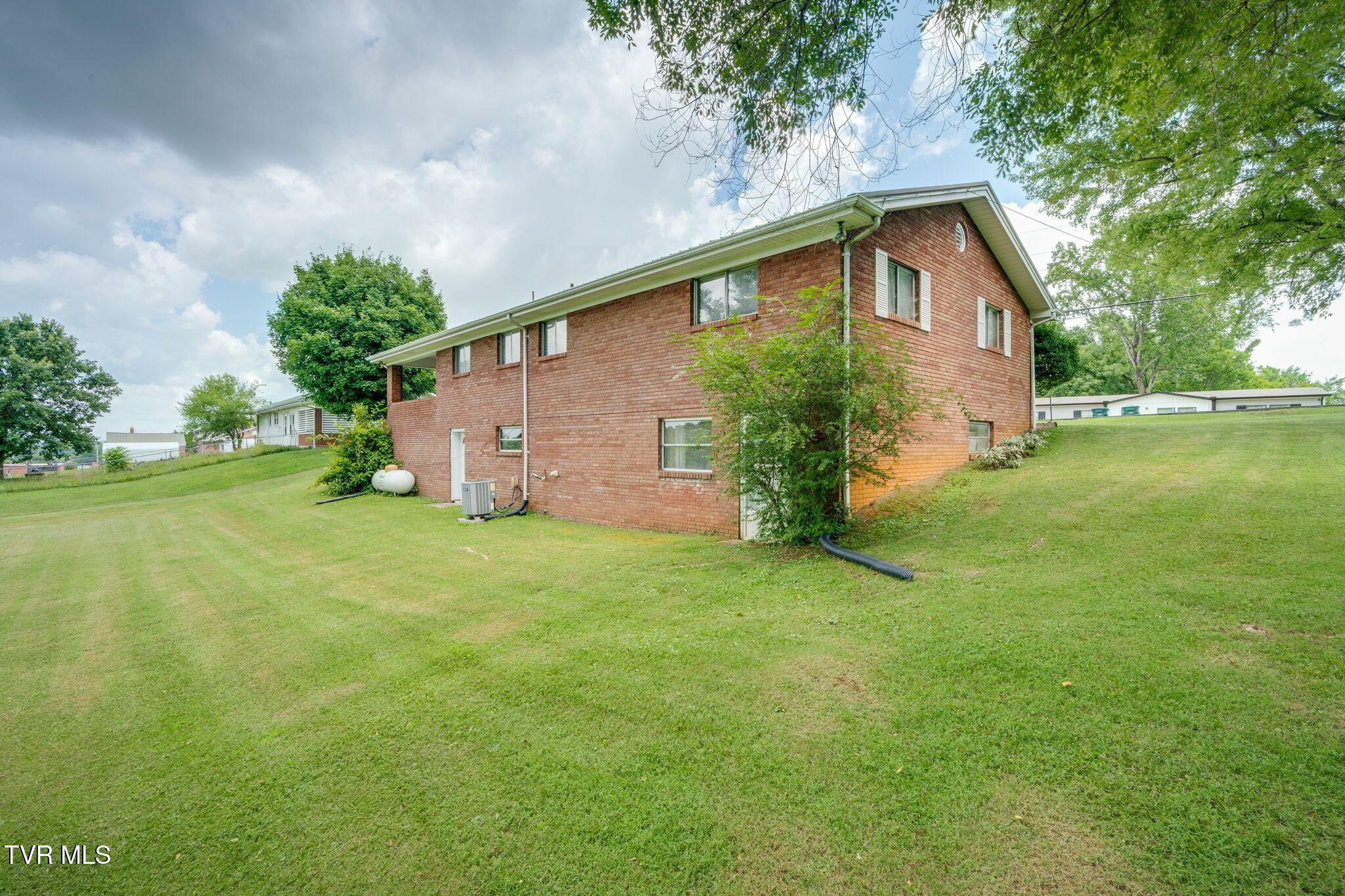 619 East Barton Ridge Road Greeneville, TN 37745 - Photo 29 of 40 028