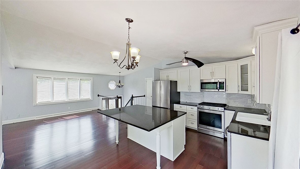 370 Ring Avenue Warwick, RI 02888 - Photo 4 of 40