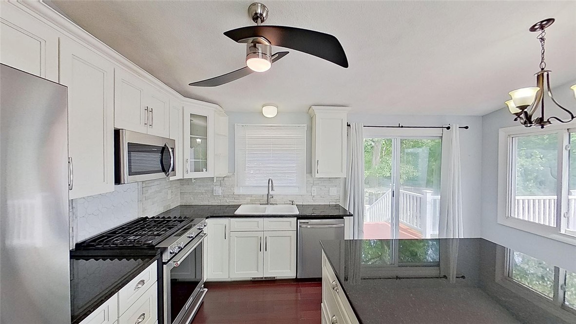 370 Ring Avenue Warwick, RI 02888 - Photo 5 of 40