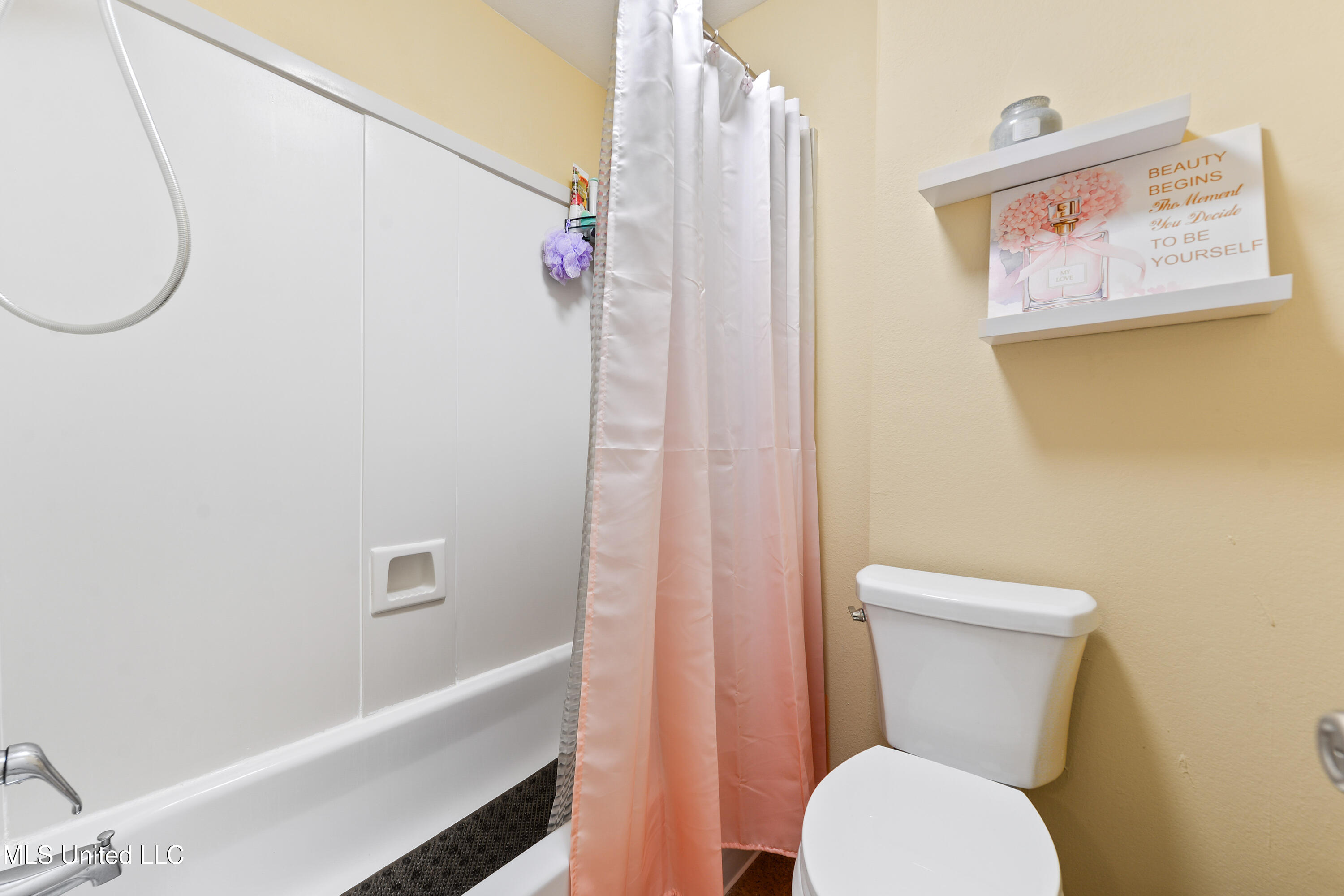 3230 Cumberland Road, Unit 56 Ocean Springs, MS 39564 - Photo 13 of 28 Master BA