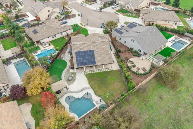 $999,999 | 1323 North Traverse Avenue, Clovis, CA 93619