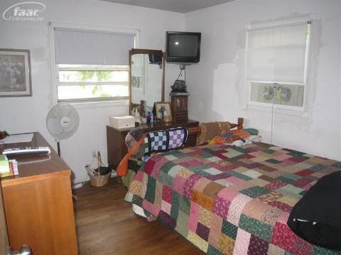 5176 East Carpenter Road Flint, MI 48506 - Photo 16 of 28 20153014-15.JPG