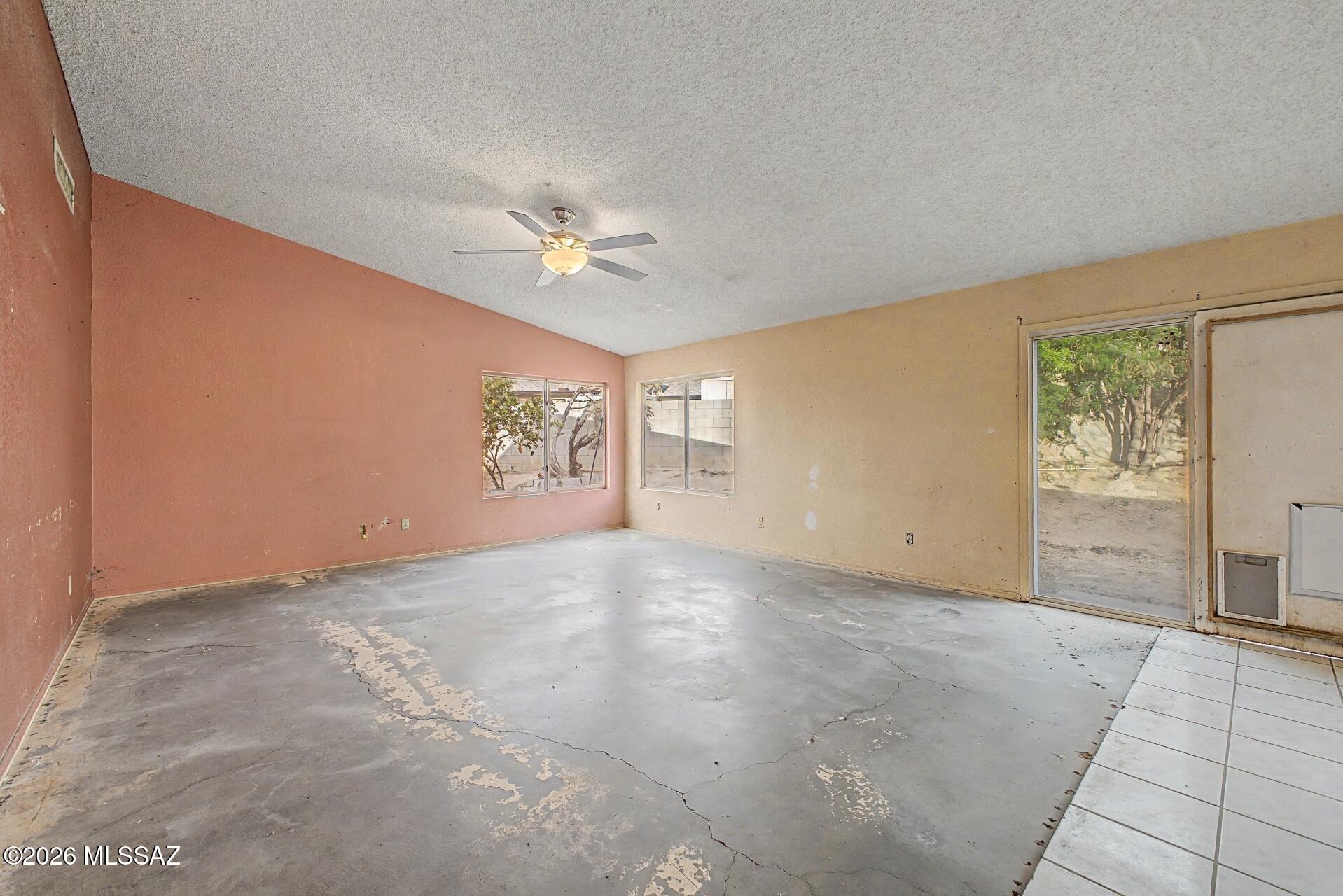 9810 East Stonehaven Way Tucson, AZ 85747 - Photo 12 of 27 an empty room with windows and closet