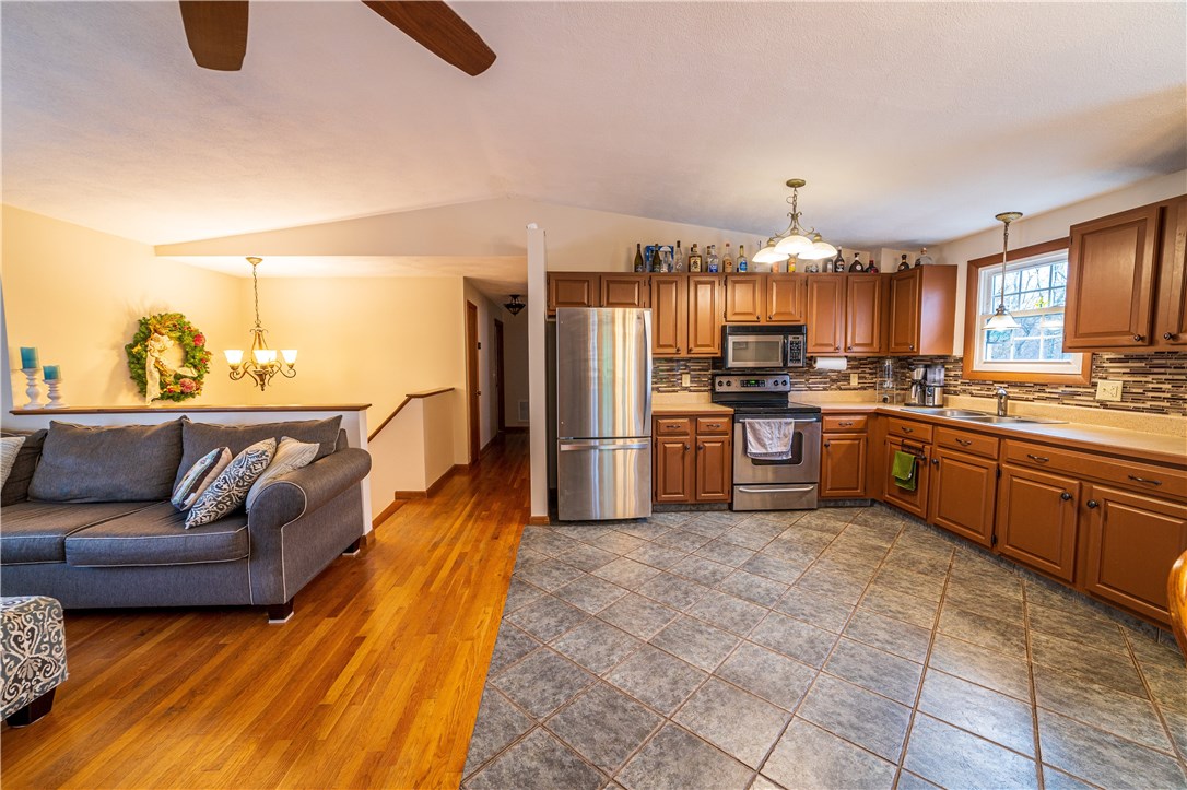 5 Red Coach Road Coventry, RI 02816 - Photo 7 of 20