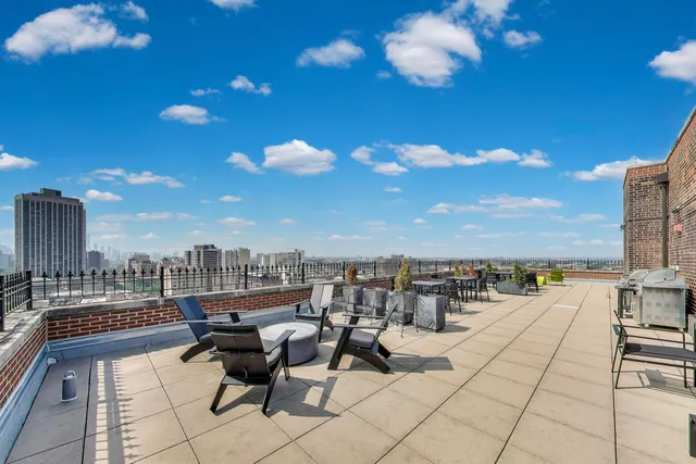 $2,500 | 431 West Oakdale Avenue, Unit 1A, Chicago, IL 60657