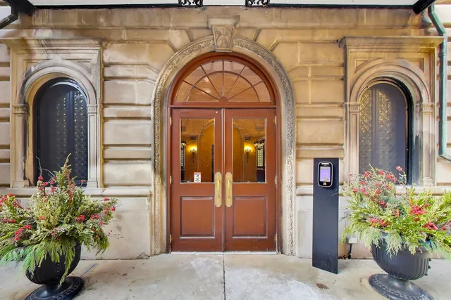 $2,500 | 431 West Oakdale Avenue, Unit 1A, Chicago, IL 60657