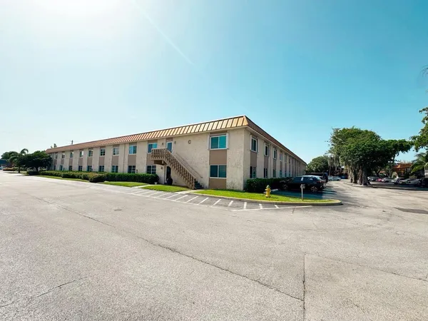 $1,800 | 12 Northeast 19th Court, Unit 204A, Wilton Manors, FL 33305