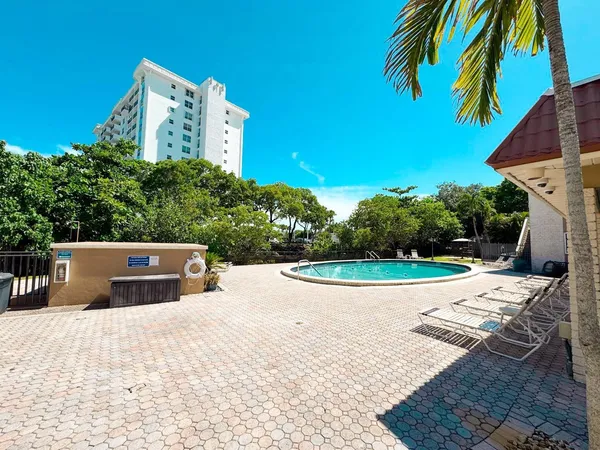 $1,800 | 12 Northeast 19th Court, Unit 204A, Wilton Manors, FL 33305