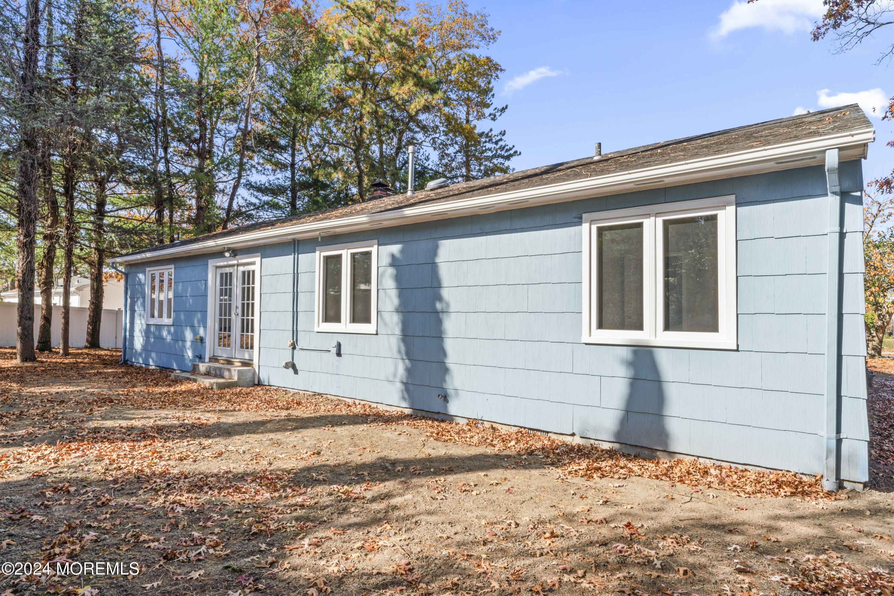 321 Float Avenue Manahawkin, NJ 08050 - Photo 25 of 31 a backyard of a house
