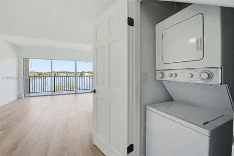 $2,500 | 315 Northwest 109th Avenue, Unit 205, Miami, FL 33172