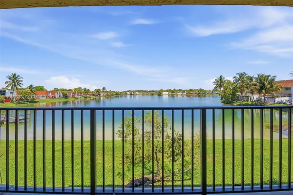 $2,500 | 315 Northwest 109th Avenue, Unit 205, Miami, FL 33172