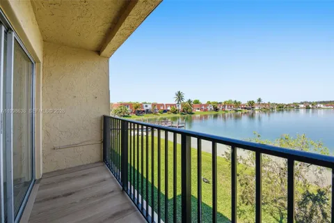 $2,500 | 315 Northwest 109th Avenue, Unit 205, Miami, FL 33172