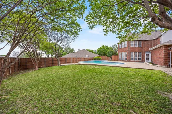 a view of a house with a backyard
