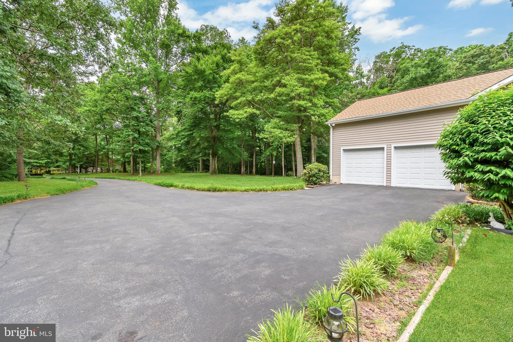 900 Harwood Road Davidsonville, MD 21035 - Photo 4 of 37 Driveway