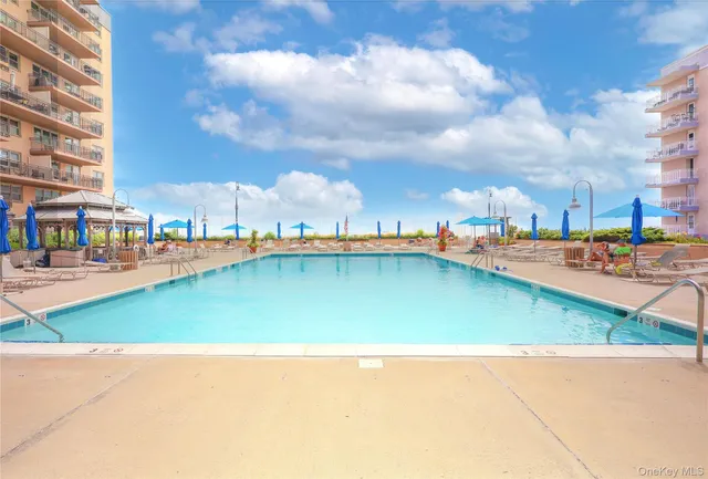 $589,000 | 25 Neptune Boulevard, Unit 2T, Long Beach, NY 11561