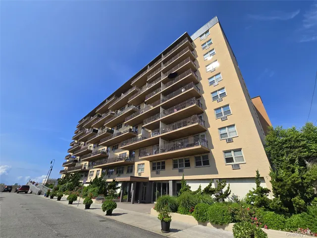 $589,000 | 25 Neptune Boulevard, Unit 2T, Long Beach, NY 11561