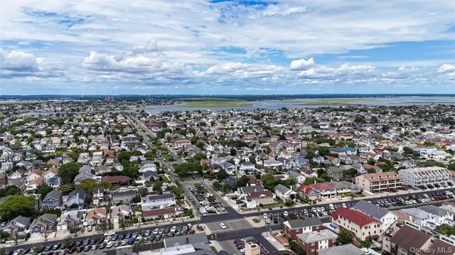 $589,000 | 25 Neptune Boulevard, Unit 2T, Long Beach, NY 11561