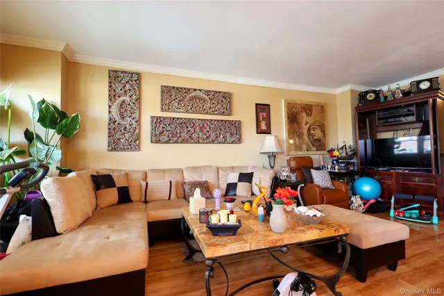 $589,000 | 25 Neptune Boulevard, Unit 2T, Long Beach, NY 11561