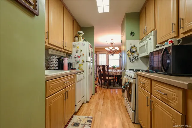 $589,000 | 25 Neptune Boulevard, Unit 2T, Long Beach, NY 11561