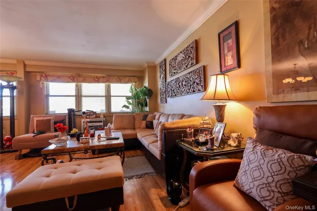 $589,000 | 25 Neptune Boulevard, Unit 2T, Long Beach, NY 11561