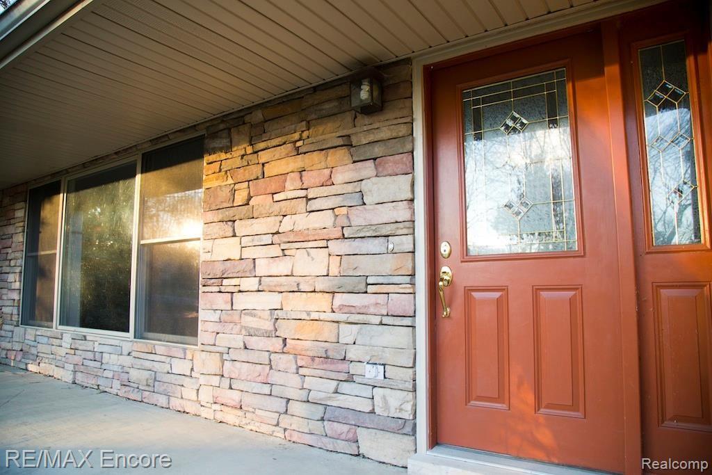 2810 Hillendale Drive Rochester Hills, MI 48309 - Photo 3 of 38