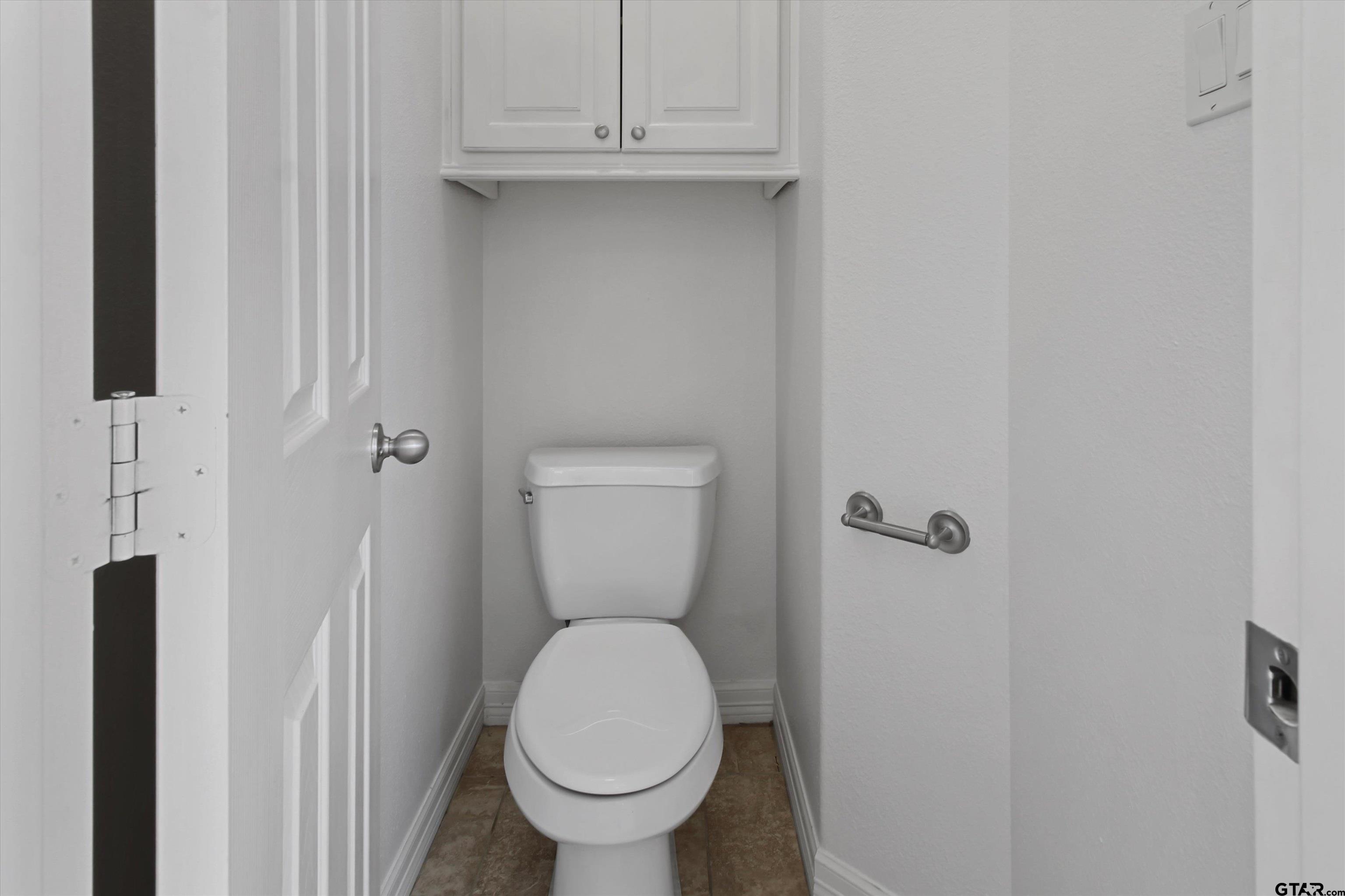 452 Princess Place Tyler, TX 75704 - Photo 13 of 20 a bathroom with a toilet and a sink