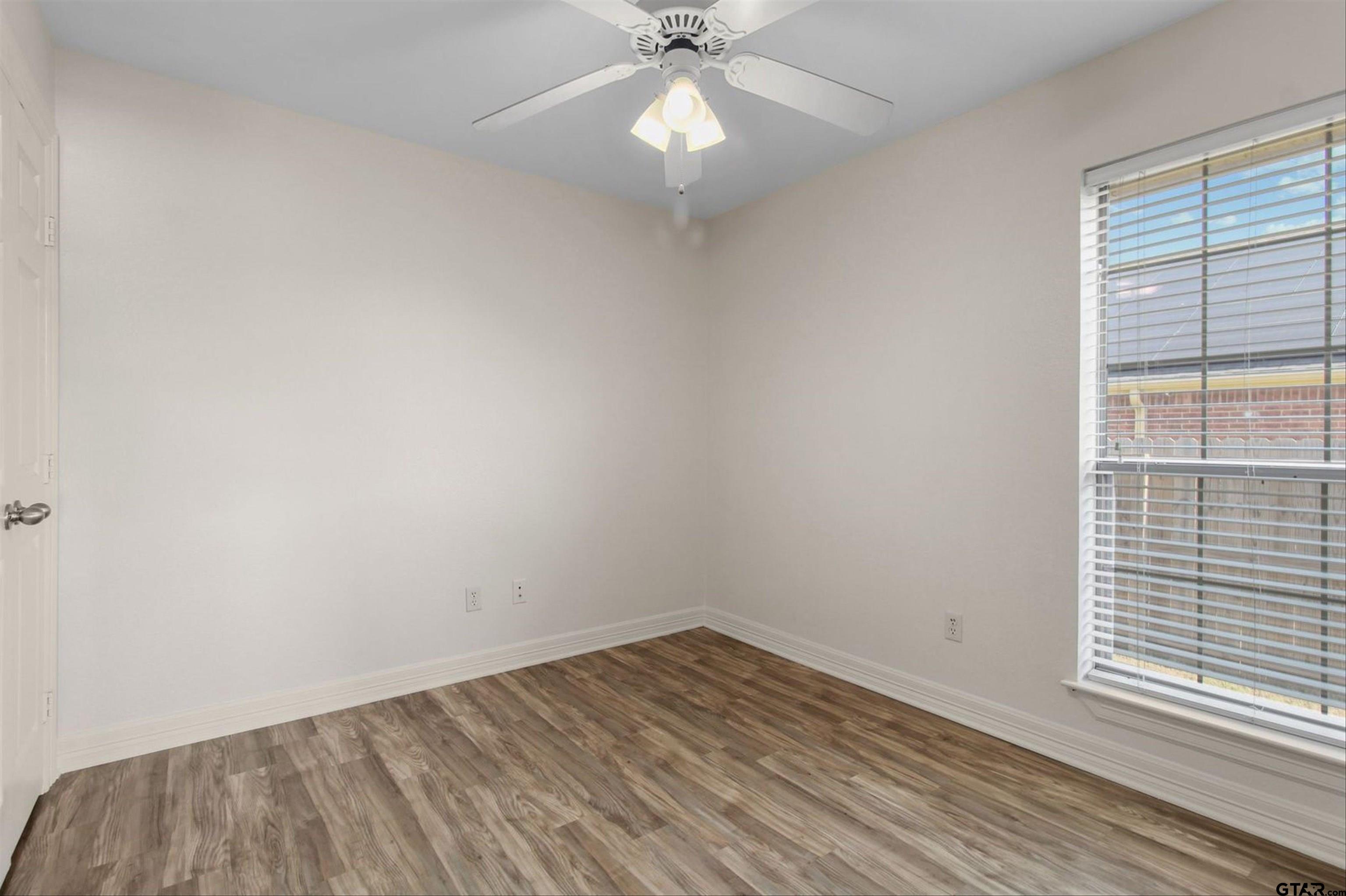452 Princess Place Tyler, TX 75704 - Photo 15 of 20 an empty room with a window