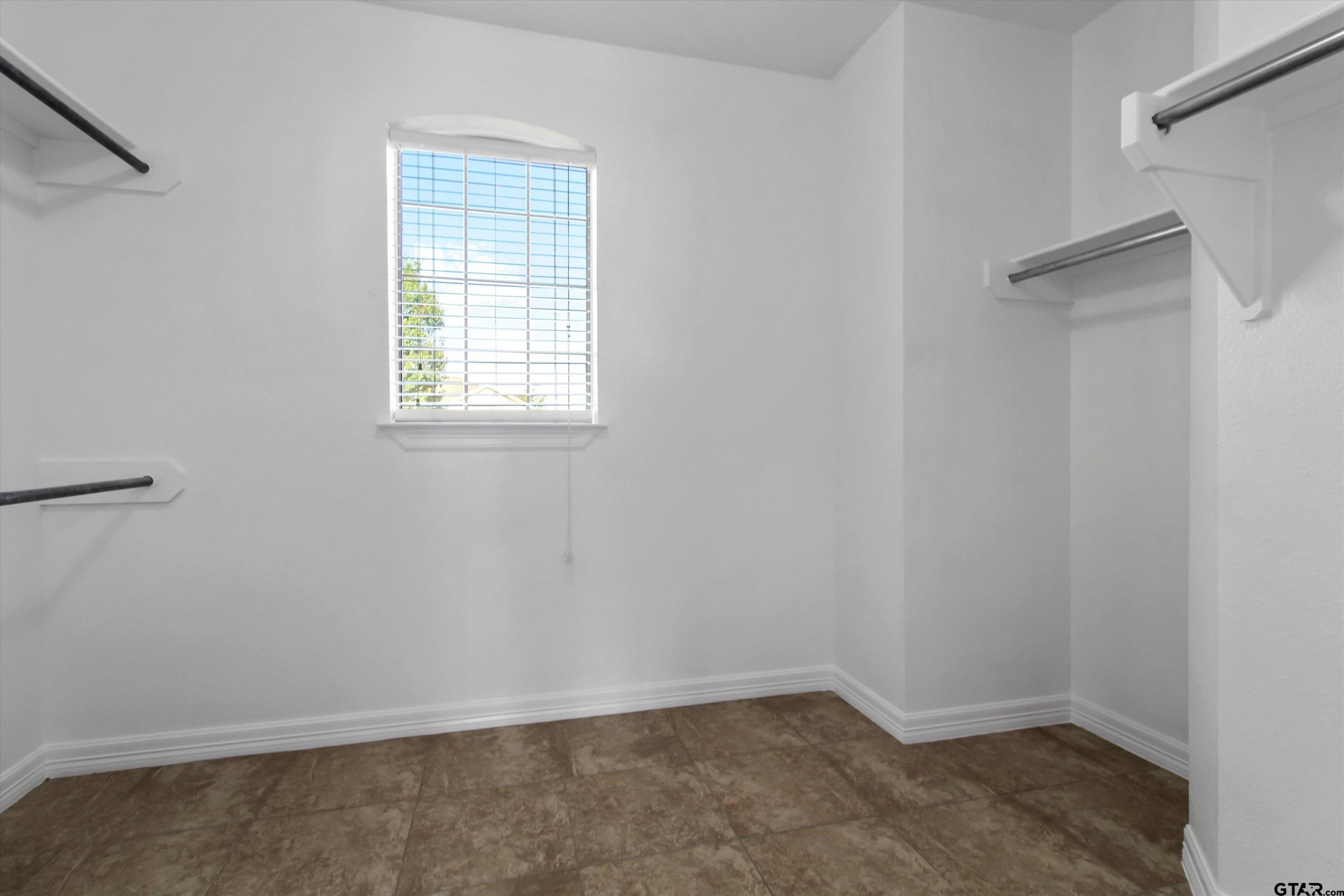 452 Princess Place Tyler, TX 75704 - Photo 18 of 20 a room that has a window in it